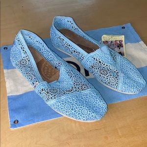 Blue crocheted classic toms